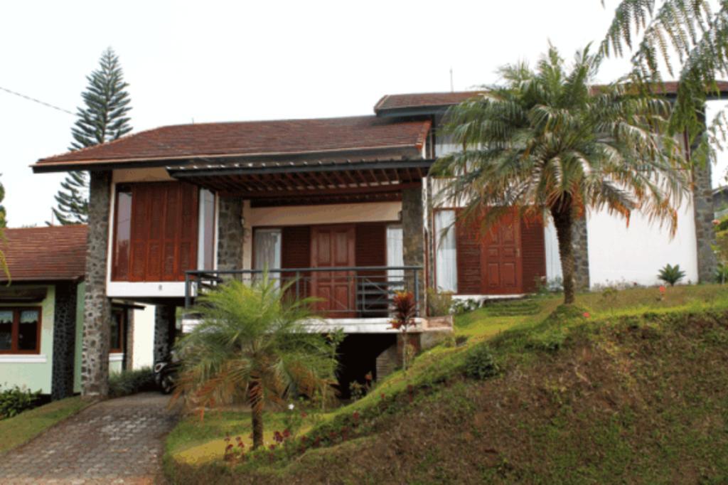 Villa Istana Bunga Lembang Rum bild