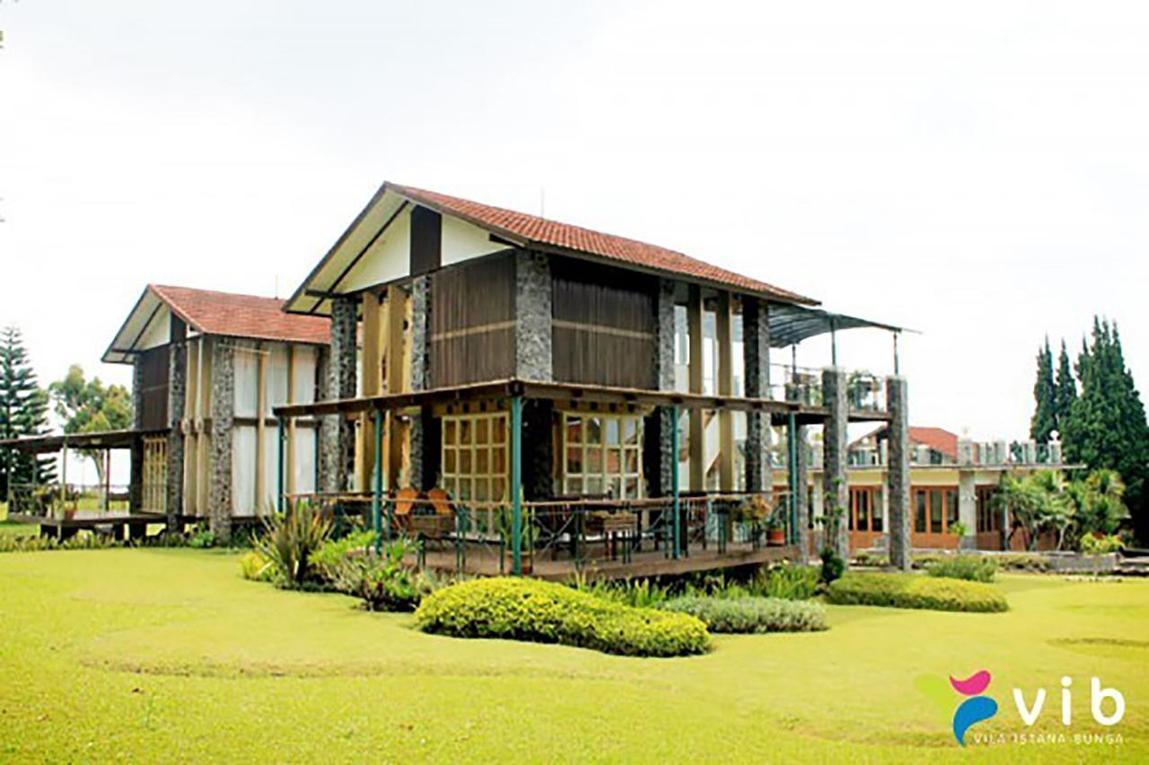 Villa Istana Bunga Lembang Exteriör bild