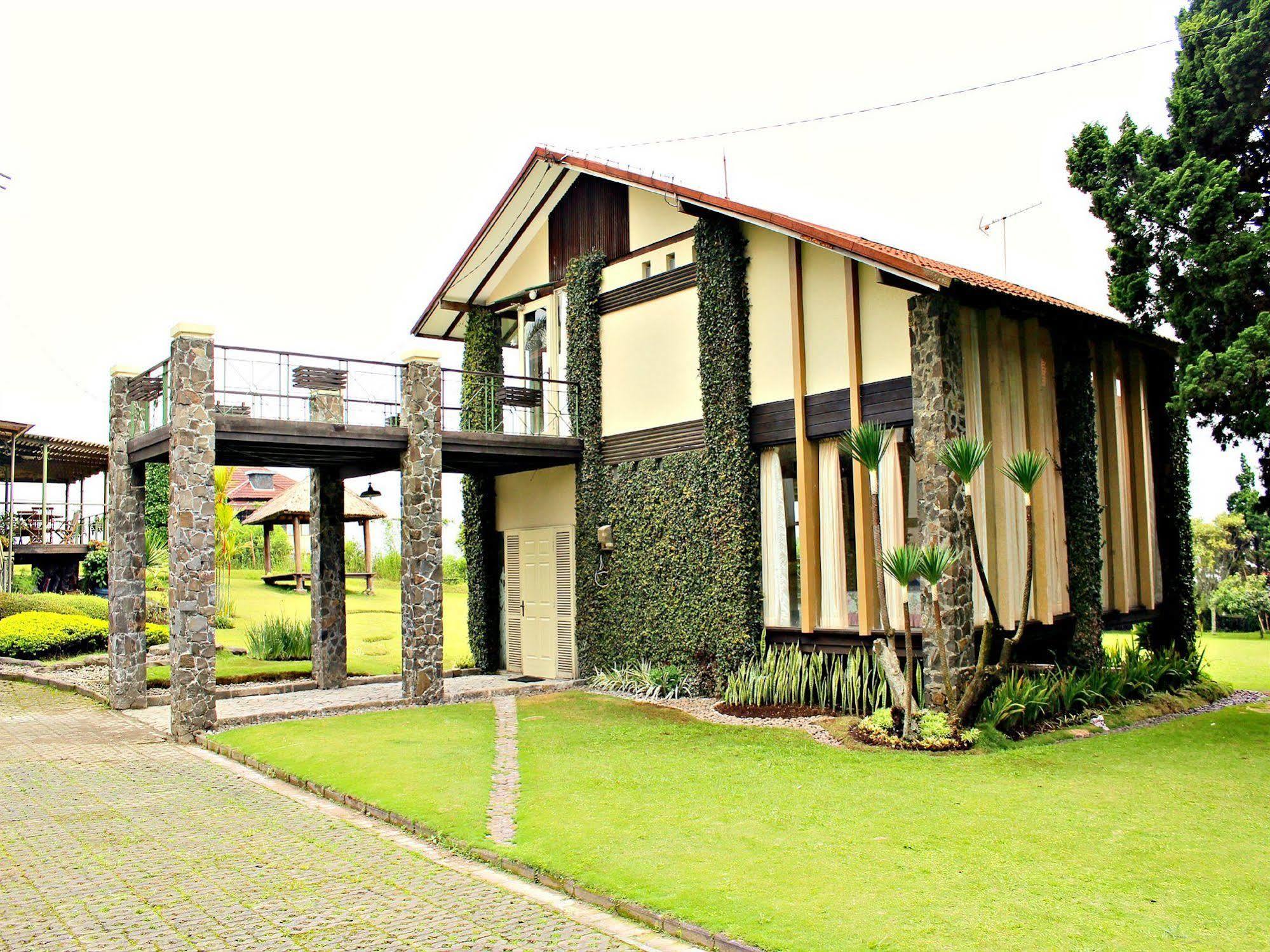 Villa Istana Bunga Lembang Exteriör bild
